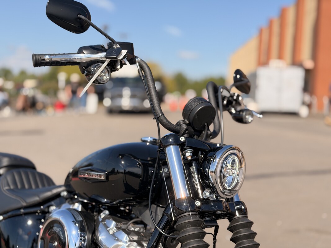 2025 Harley-Davidson Street Bob FXBB Vivid Black w/Laced Wheels - Photo 7