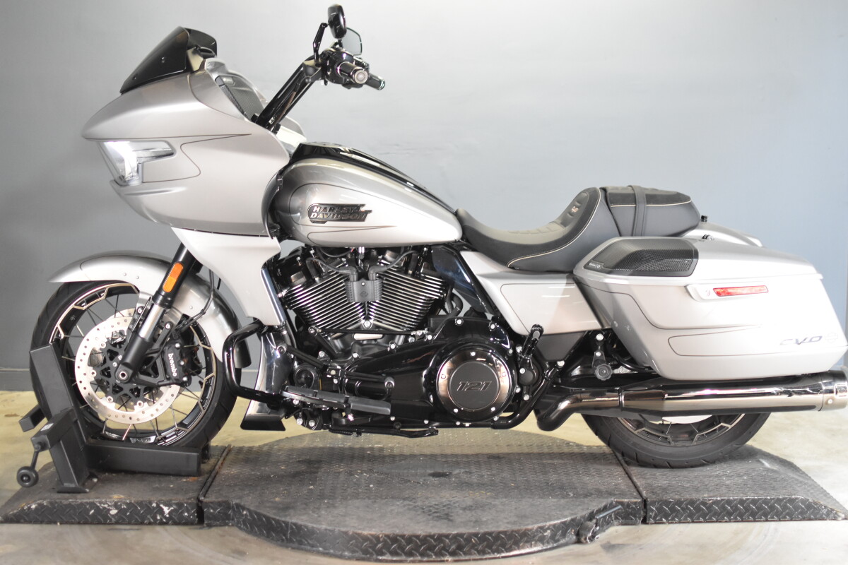 Used 2023 Harley-Davidson CVO Road Glide FLTRXSE - Photo 8