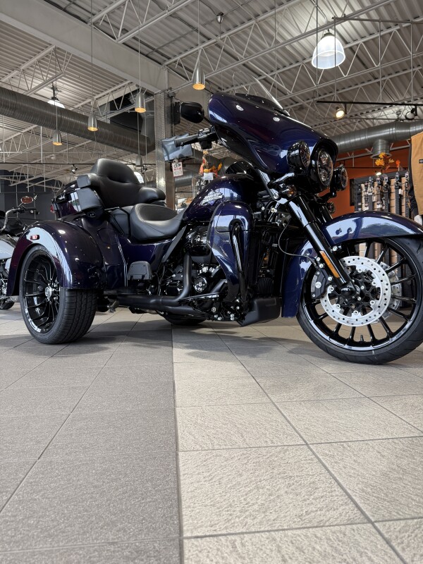 FLHTCUTG 2025 Tri Glide Ultra - Photo 5