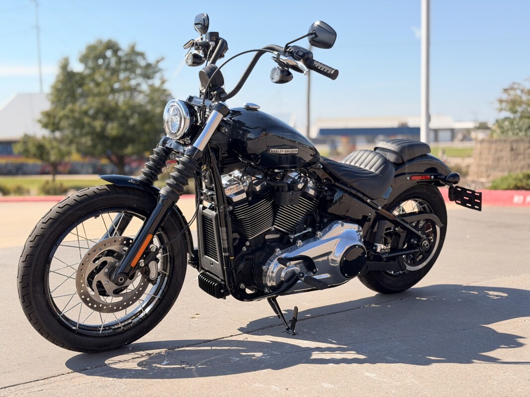 2025 Harley-Davidson Street Bob FXBB Vivid Black w/Laced Wheels - Photo 5