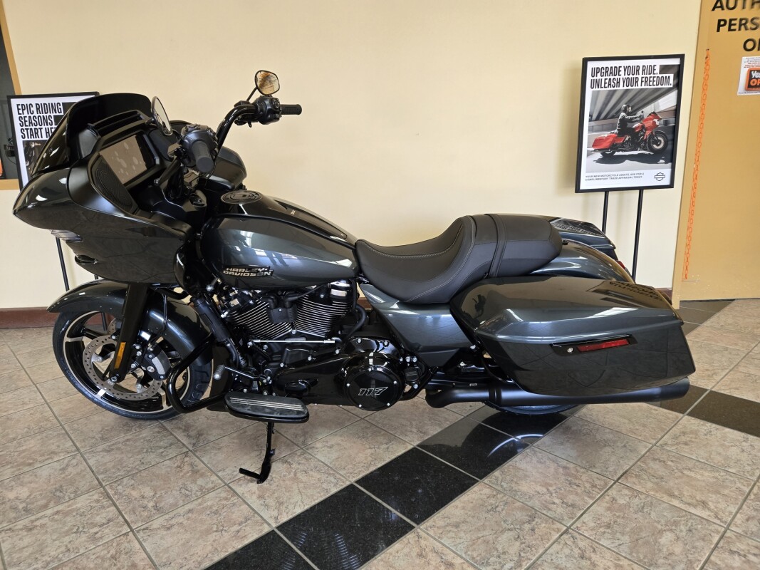 2025 Harley-Davidson Road Glide Iron Horse Metallic - Black Finish