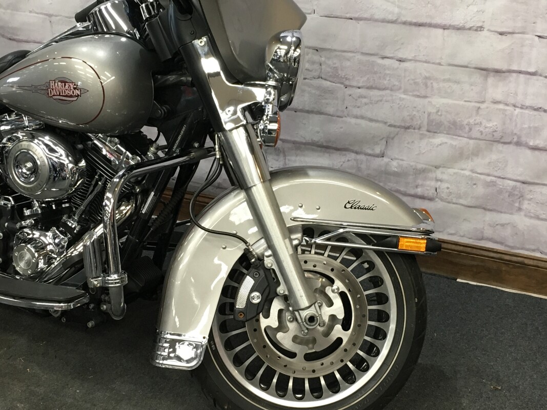 2009 Harley-Davidson Electra Glide Classic Pewter Pearl FLHTC - Photo 4