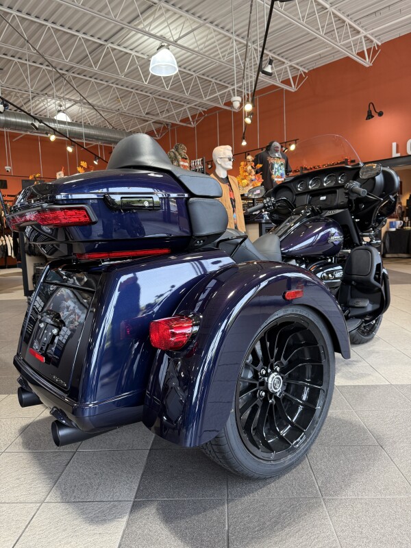 FLHTCUTG 2025 Tri Glide Ultra - Photo 6
