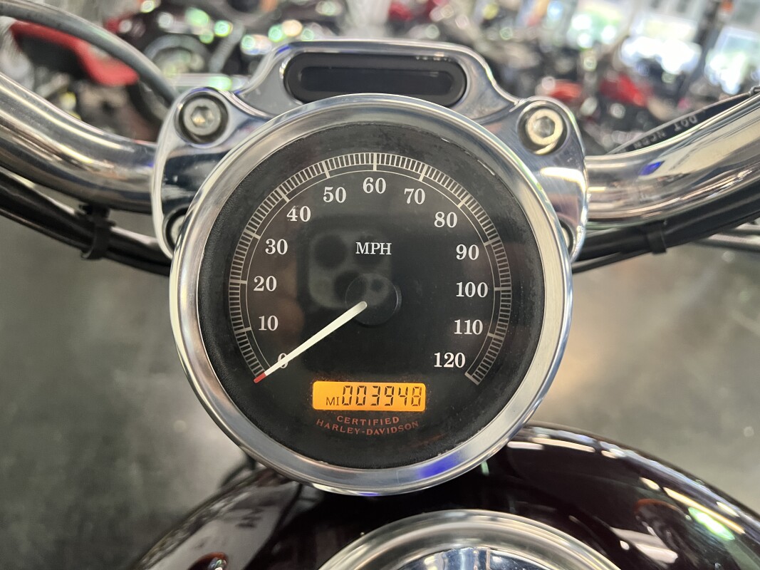2006 Harley-Davidson 1200 Custom Black Cherry and Black XL1200C - Photo 6
