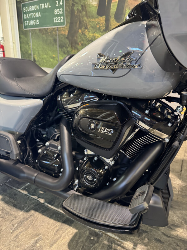 2025 Harley-Davidson Road Glide 3 - Photo 3