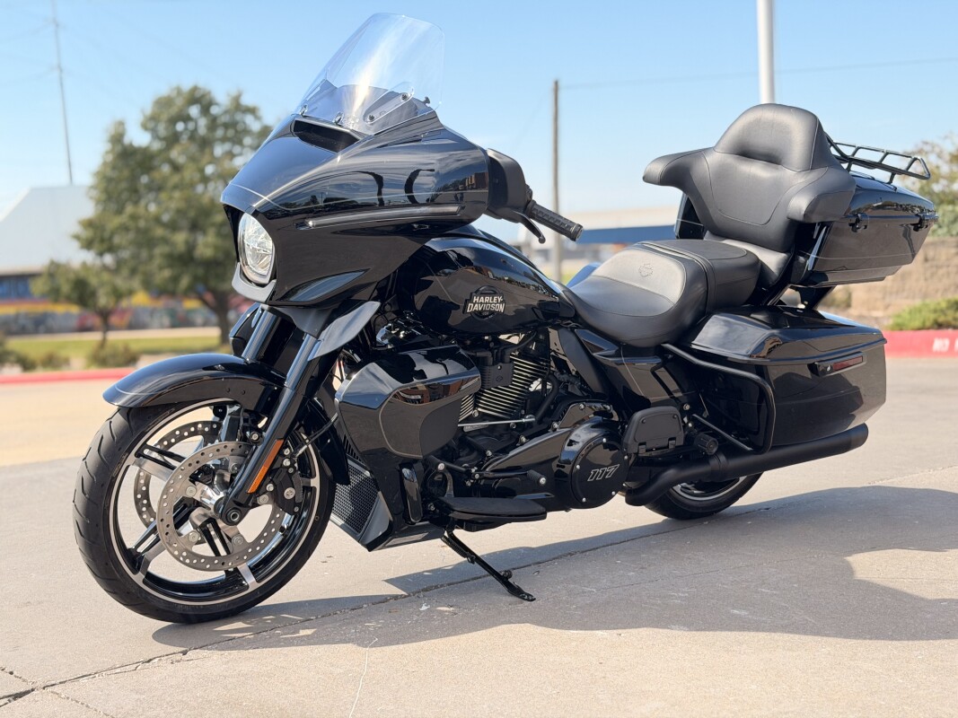 2025 Harley-Davidson Street Glide Ultra Vivid Black - Black Finish - Photo 5