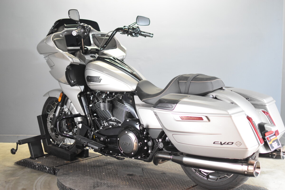 Used 2023 Harley-Davidson CVO Road Glide FLTRXSE - Photo 9