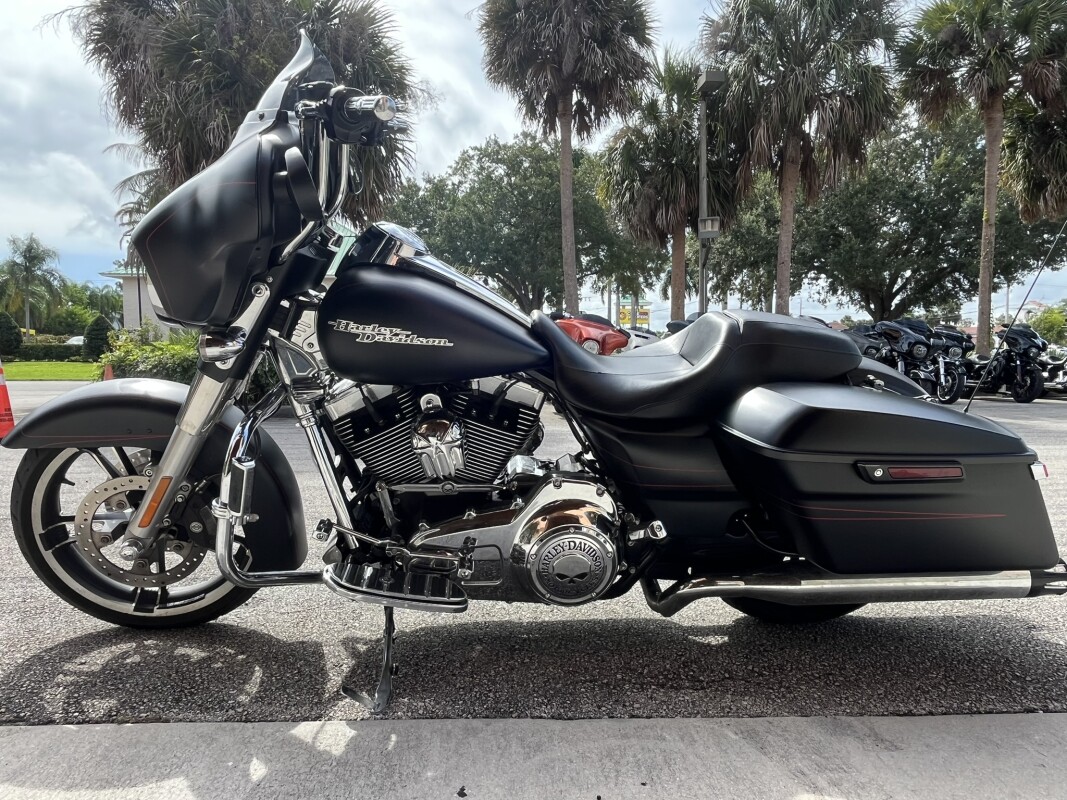 2016 H-D Street Glide Special - Photo 2