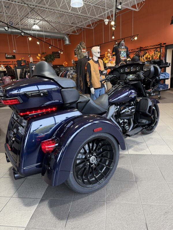 FLHTCUTG 2025 Tri Glide Ultra - Photo 7