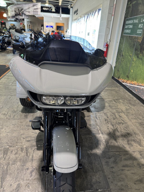 2025 Harley-Davidson Road Glide 3 - Photo 9