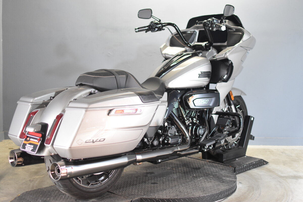 Used 2023 Harley-Davidson CVO Road Glide FLTRXSE - Photo 3