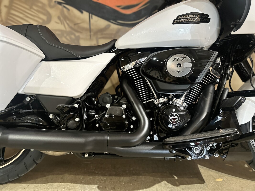 FLTRX 2025 Road Glide - Photo 5