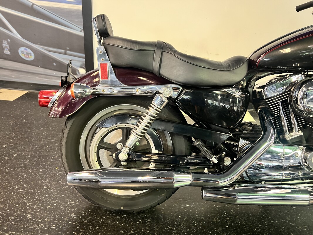 2006 Harley-Davidson 1200 Custom Black Cherry and Black XL1200C - Photo 5