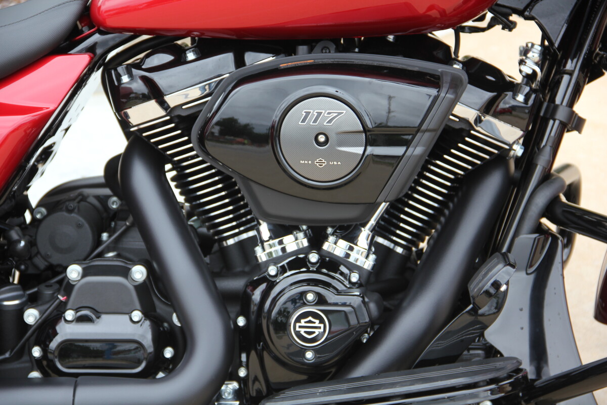 2025 Harley-Davidson Road Glide Brilliant Red - Black Finish - Photo 10