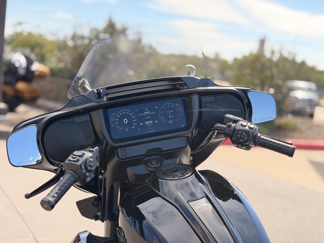 2025 Harley-Davidson Street Glide Ultra Vivid Black - Black Finish - Photo 6