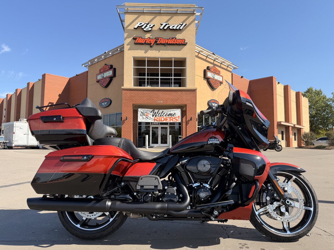 2025 Harley-Davidson Street Glide Ultra FLHXU Whiskey Fire / Vivid Black