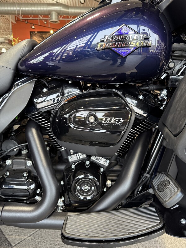 FLHTCUTG 2025 Tri Glide Ultra - Photo 2