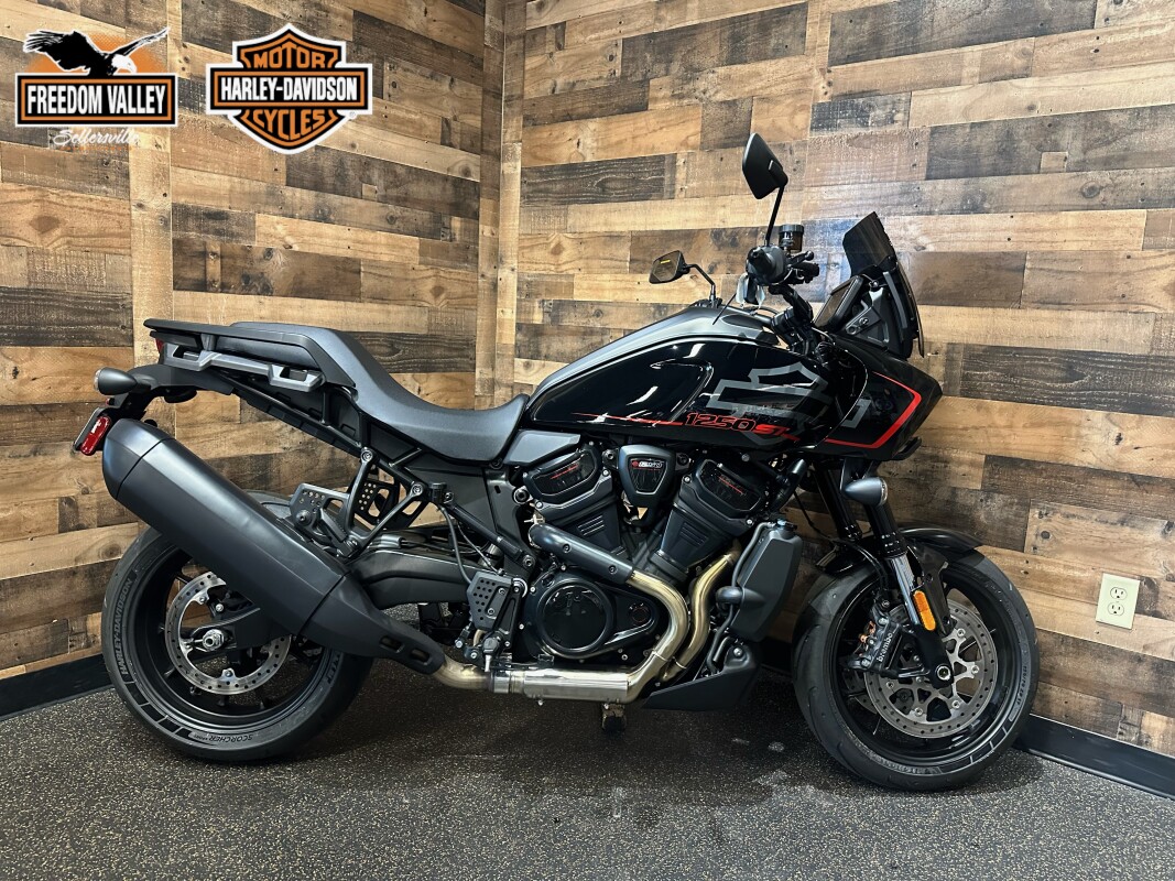 2025 Harley-Davidson Pan America 1250 ST Vivid Black RA1250ST