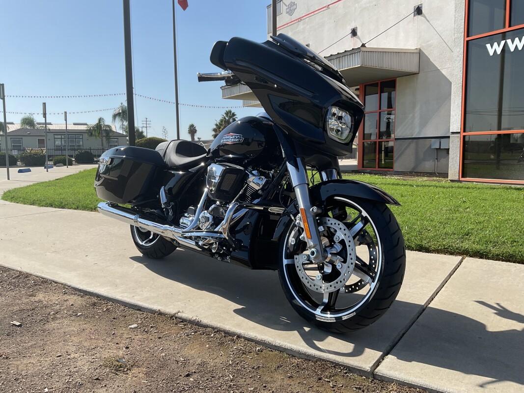 FLHX 2025 Street Glide - Photo 3