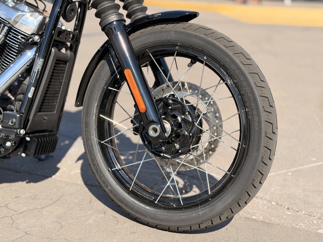 2025 Harley-Davidson Street Bob FXBB Vivid Black w/Laced Wheels - Photo 8
