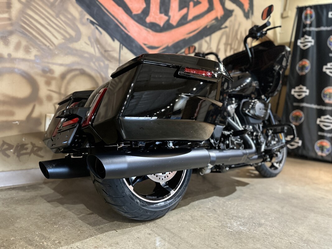 FLTRX 2025 Road Glide - Photo 3