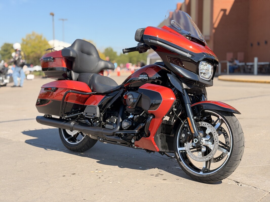 2025 Harley-Davidson Street Glide Ultra FLHXU Whiskey Fire / Vivid Black - Photo 2