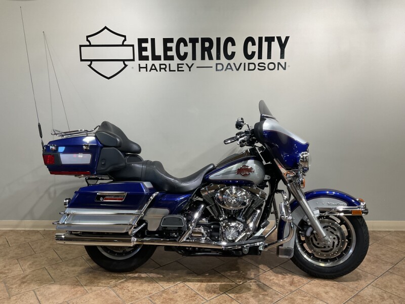 2017 Harley-Davidson® Ultra Limited Two-Tone Superior Blue/Billet Silver FLHTK