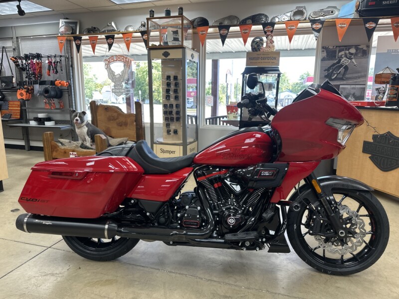 2025 Harley-Davidson® CVO™ Road Glide® ST Rally Red