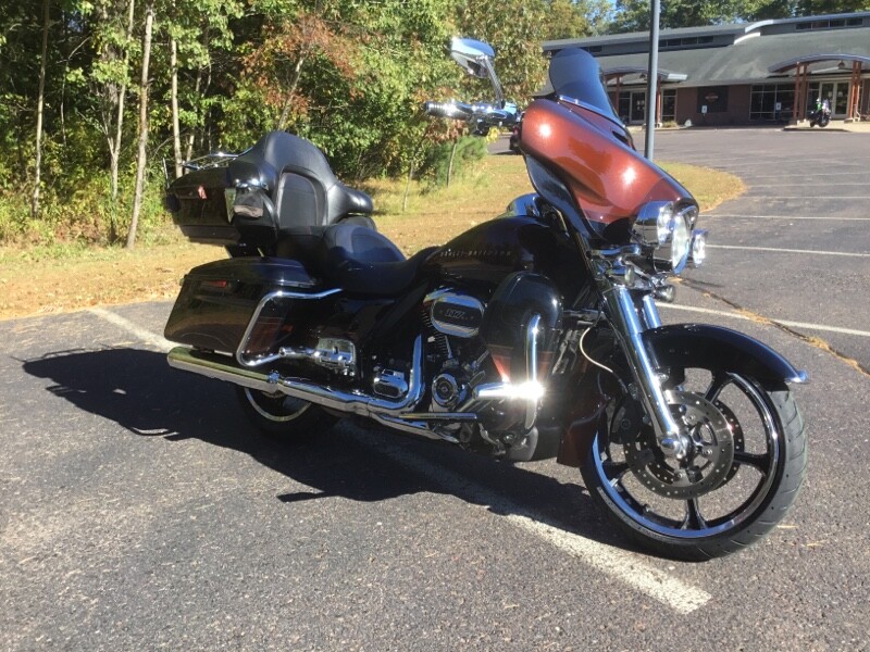 2019 Harley-Davidson® CVO™ Limited Auburn Sunglo & Black Hole with Rich Bourbon