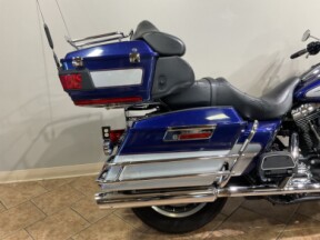2017 Harley-Davidson® Ultra Limited Two-Tone Superior Blue/Billet Silver FLHTK thumb 0