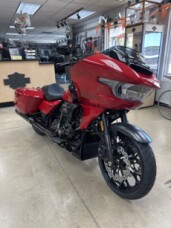 2025 Harley-Davidson® CVO™ Road Glide® ST Rally Red thumb 2
