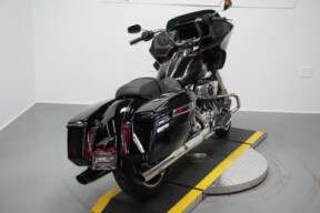 2024 Harley-Davidson® Road Glide® Vivid Black thumb 1