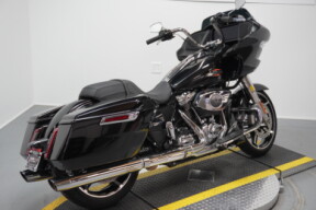 2024 Harley-Davidson® Road Glide® Vivid Black thumb 2