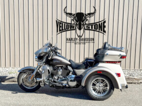 2018 Harley-Davidson® Tri Glide® Ultra SILVER FORTUNE & SUMATRA BROWN thumb 0