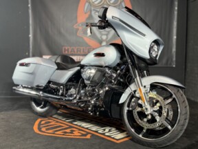 2025 Harley-Davidson® Street Glide® FLHX thumb 2