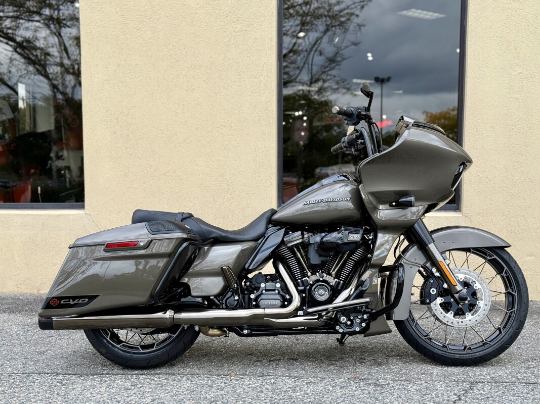 2021 Harley-Davidson CVO Road Glide FLTRXSE - Photo 2