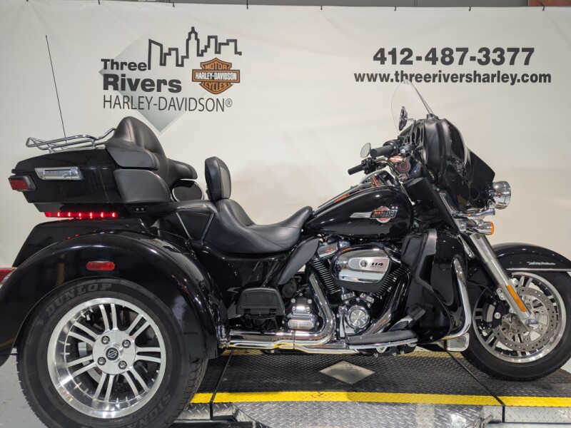2023 Harley-Davidson® Tri Glide® Ultra Vivid Black