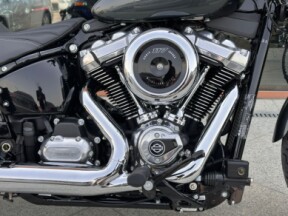 2025 Harley-Davidson® Street Bob™ Iron Horse Metallic w/Laced Wheels thumb 3