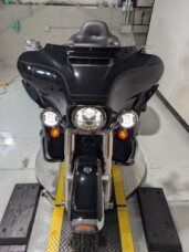 2023 Harley-Davidson® Tri Glide® Ultra Vivid Black thumb 1