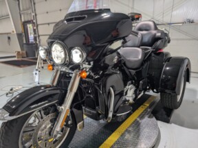 2023 Harley-Davidson® Tri Glide® Ultra Vivid Black thumb 0