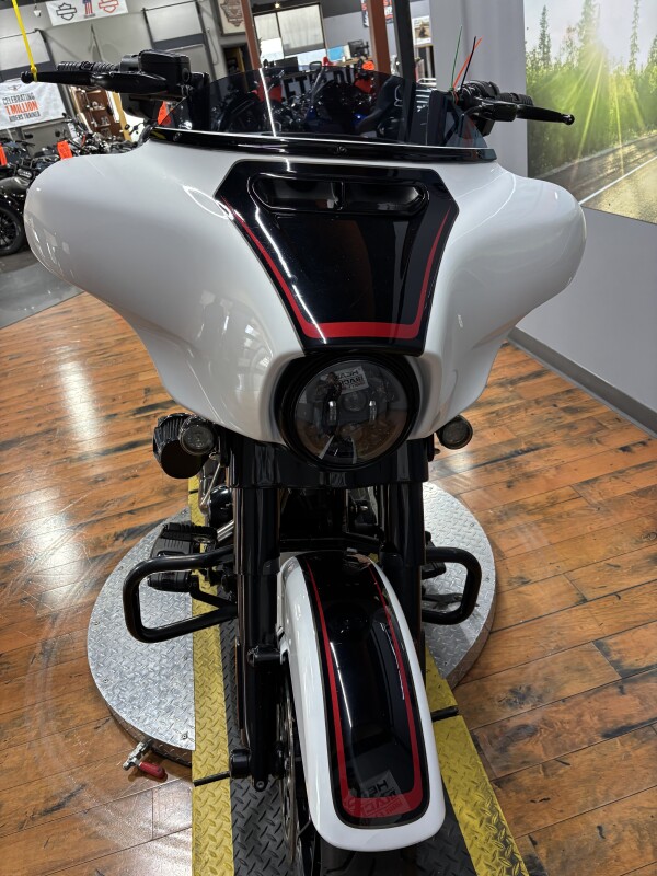 2021 Harley-Davidson CVO Street Glide GREAT WHITE PEARL & BLK HOL - Photo 9