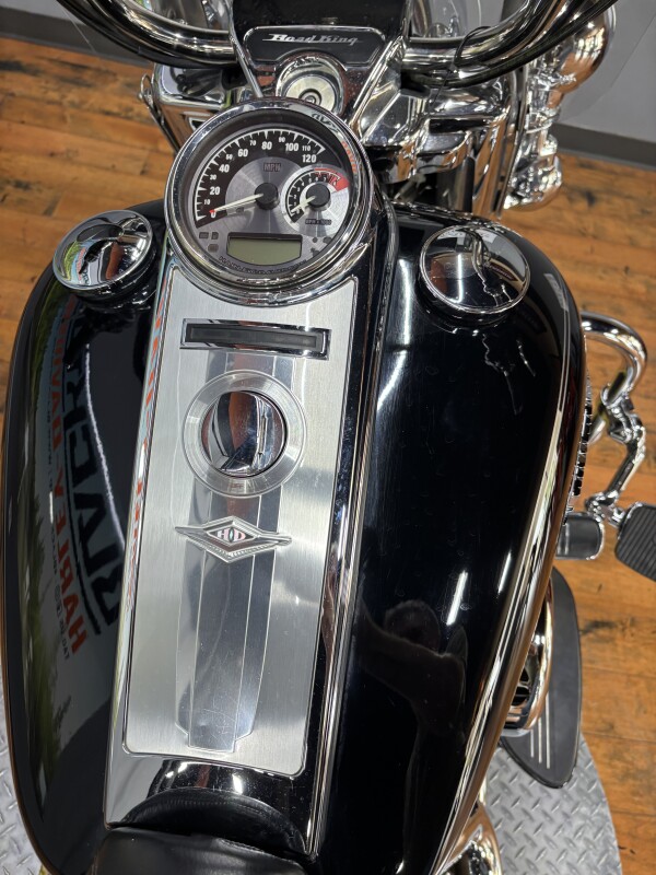 2017 Harley-Davidson Road King BLACK W/PINSTRIPE - Photo 6