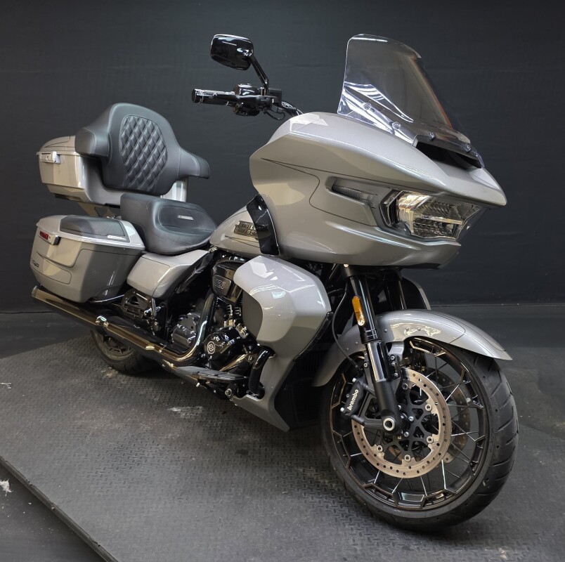 Harley-Davidson CVO Road Glide 2023 FLTRXSE DARK PLATINUM - Photo 2