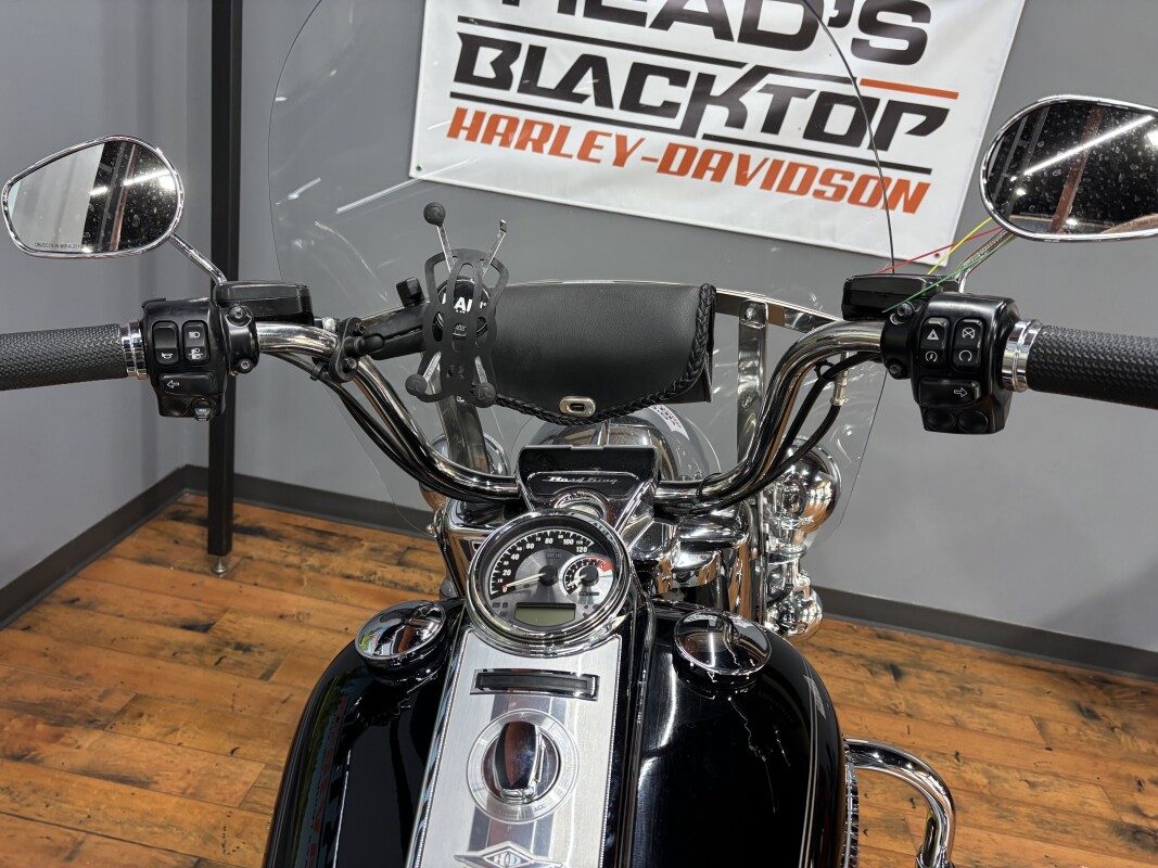 2017 Harley-Davidson Road King BLACK W/PINSTRIPE - Photo 5