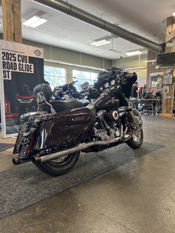 Harley-Davidson Street Glide 2006 FLHXI BLACK CHERRY - Photo 2