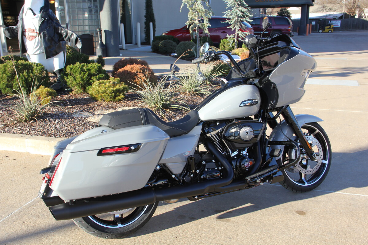 2025 Harley-Davidson Road Glide Billiard Gray - Black Finish - Photo 5
