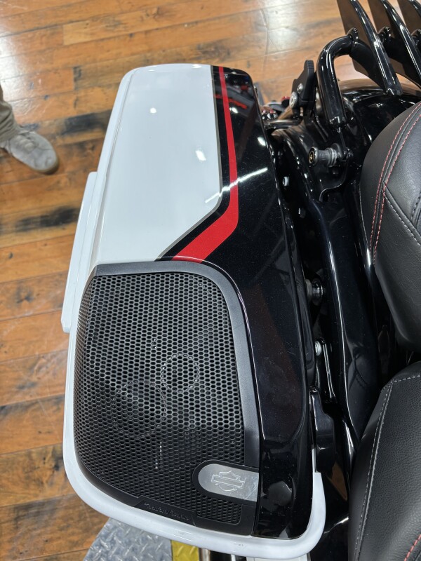 2021 Harley-Davidson CVO Street Glide GREAT WHITE PEARL & BLK HOL - Photo 7