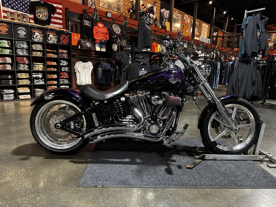Harley-Davidson Softail Rocker C 2010 FXCWC VIV BLK DELUX - Photo 5
