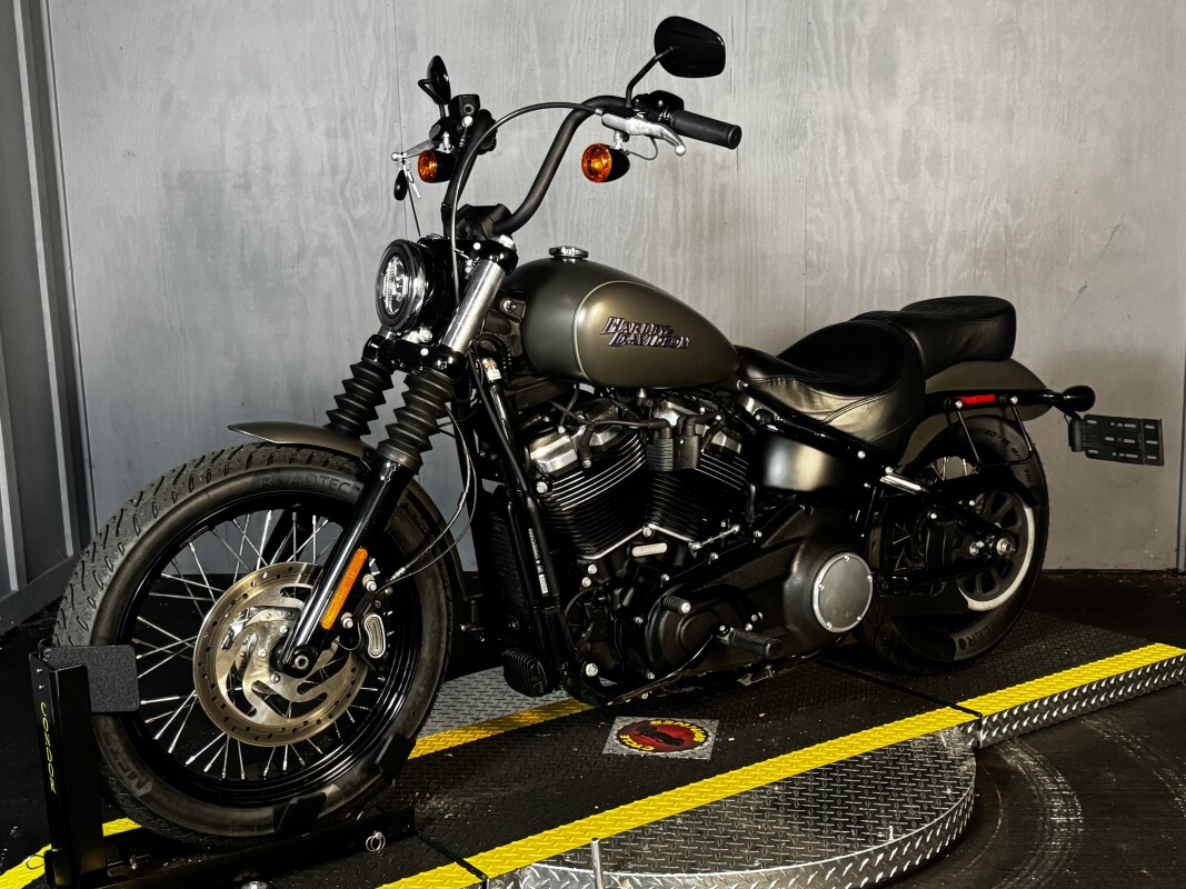 2019 Harley-Davidson Street Bob FXBB INDSTRL GRY DNM W/PINSTRIPE - Photo 9