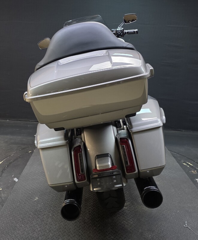 Harley-Davidson CVO Road Glide 2023 FLTRXSE DARK PLATINUM - Photo 7